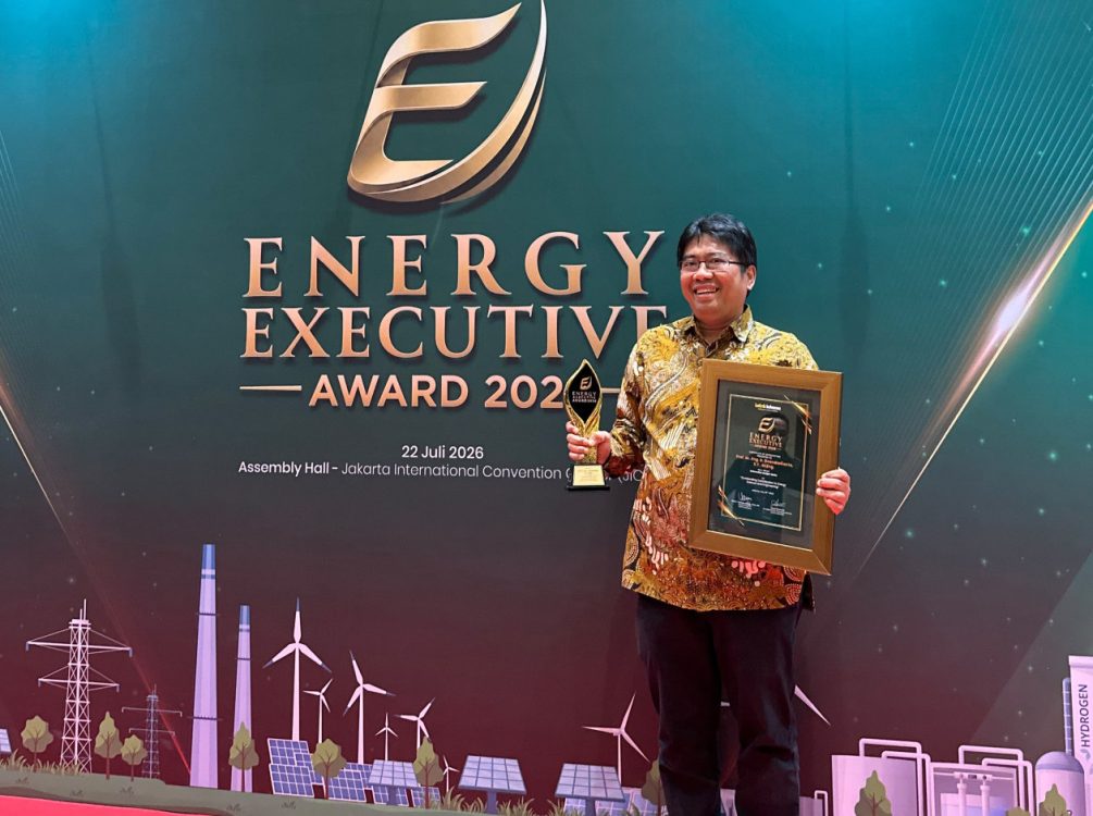 Deendarlianto Terima Penghargaan Tokoh Penggerak Energi Nasional