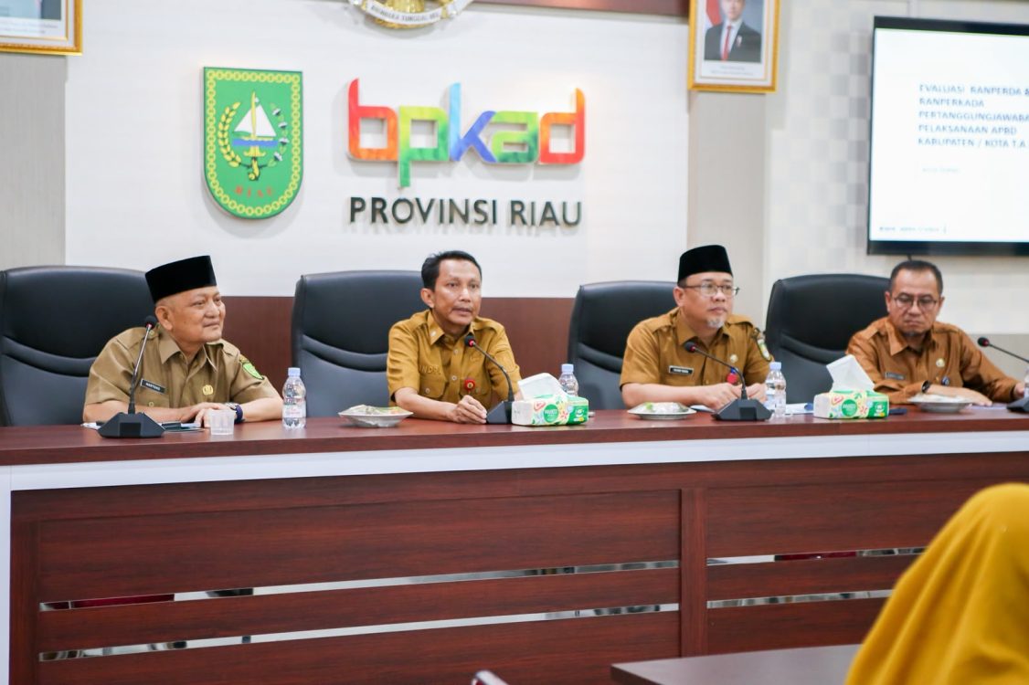 Pemko Dumai Raih Prestasi Selesaikan Evaluasi Ranperda APBD 2025 Tercepat di Riau