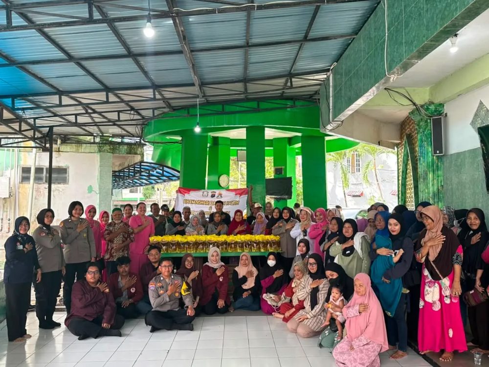 Polwan dan Bhayangkari Polda Kaltim Berikan Bantuan di Karangjati
