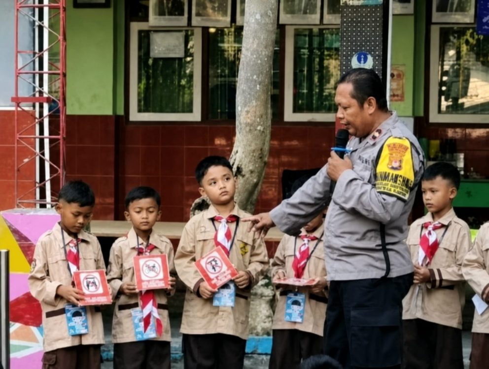 Polsek Gamping Berikan Edukasi Lalu Lintas kepada Siswa SD di Sleman
