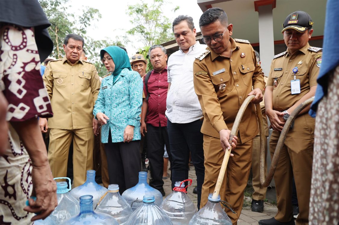 Pemprov Banten Distribusikan Air Bersih dan Siapkan Sumur Dalam untuk Atasi Kekeringan