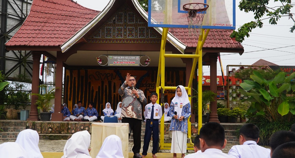 Pemko Padang Panjang Sediakan Beasiswa Kedokteran dan Bantuan Seragam