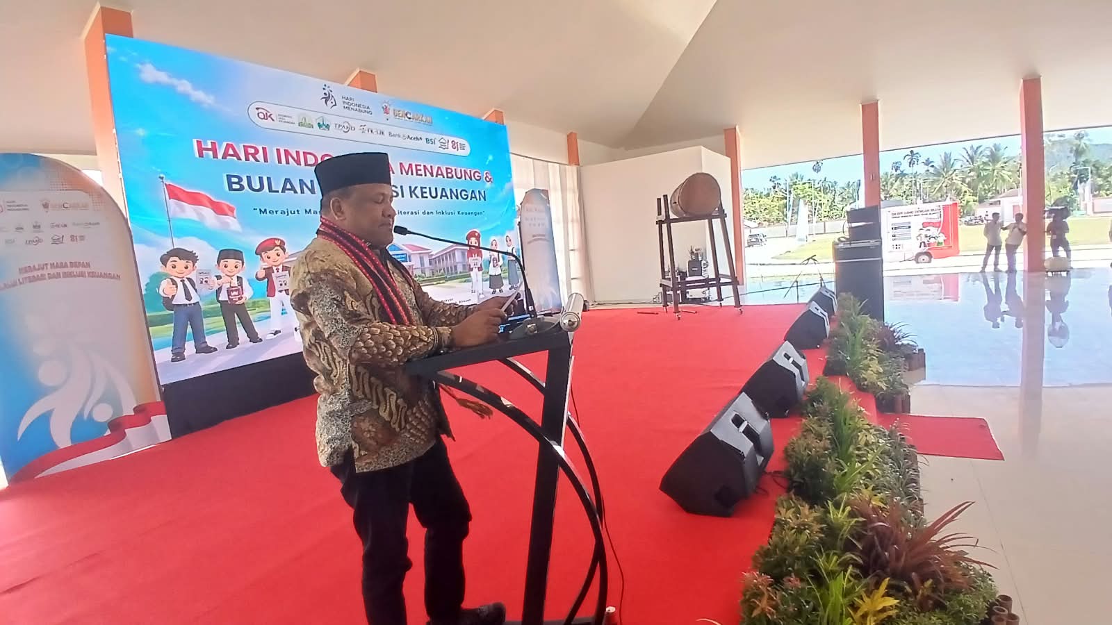 : Kegiatan berlangsung Kamis, 27 Agustus 2026, di Sekolah Rakyat Terintegrasi 1 Kabupaten Bireuen, Gampong Beunyot, Kecamatan Juli. Penyerahan rekening dilakukan secara simbolis oleh Bupati Bireuen Mukhlis bersama Kepala Otoritas Jasa Keuangan (OJK) Provinsi Aceh Daddi Peryoga dan pimpinan lembaga jasa keuangan.