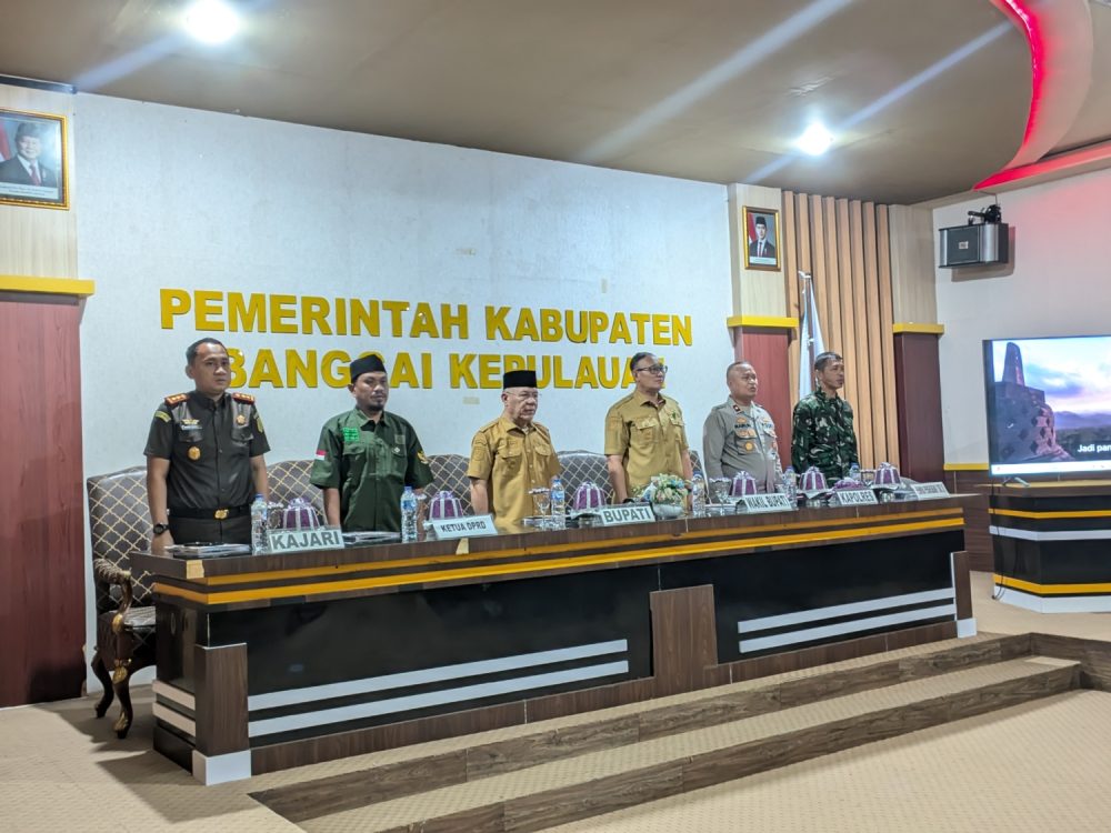 : Rapat Persiapan Tahapan Pilkades Serentak dan Bergelombang Tahun 2026 di Banggai Kepulauan bertempat di Ruang Rapat Kantor Bupati.
