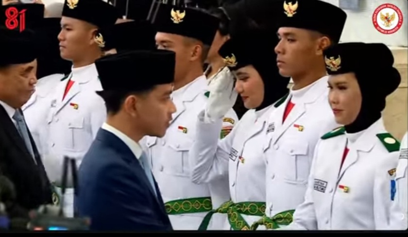 : Wakil Presiden Gibran Rakabuming Raka mengukuhkan 76 anggota Pasukan Pengibar Bendera Pusaka (Paskibraka) Tingkat Pusat Tahun 2026 di Istana Negara, Jakarta, Sabtu (15/8/2026). Mereka akan bertugas dalam upacara peringatan HUT ke-81 Kemerdekaan Republik Indonesia di Istana Merdeka pada 17 Agustus 2026. (Foto: Hasil Tangkapan Layar YouTube BPIP)