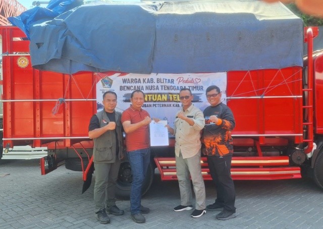 : Berbagai macam kelompok dengan ragam komoditas asal Jawa Timur turut menunjukkan kepeduliannya terhadap masyarakat terdampak gempa bumi di Flores, Nusa Tenggara Timur (NTT). - Foto: Mc.Jatim