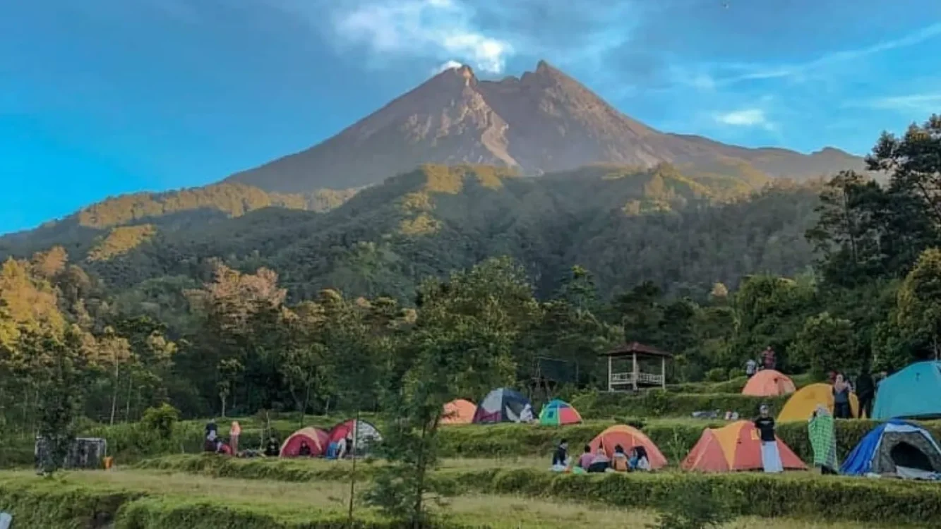 Camping Bukit Klangon Jadi Pilihan Liburan Akhir Pekan, Bisa Lihat Merapi dari Dekat