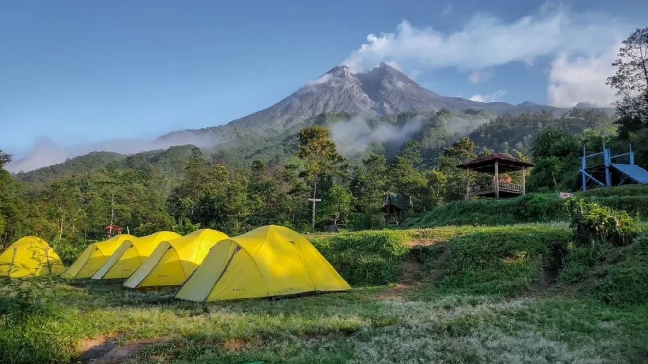 Ingin Camping Dekat Gunung Merapi Bukit Klangon Punya Area Kemah dan Gardu Pandang