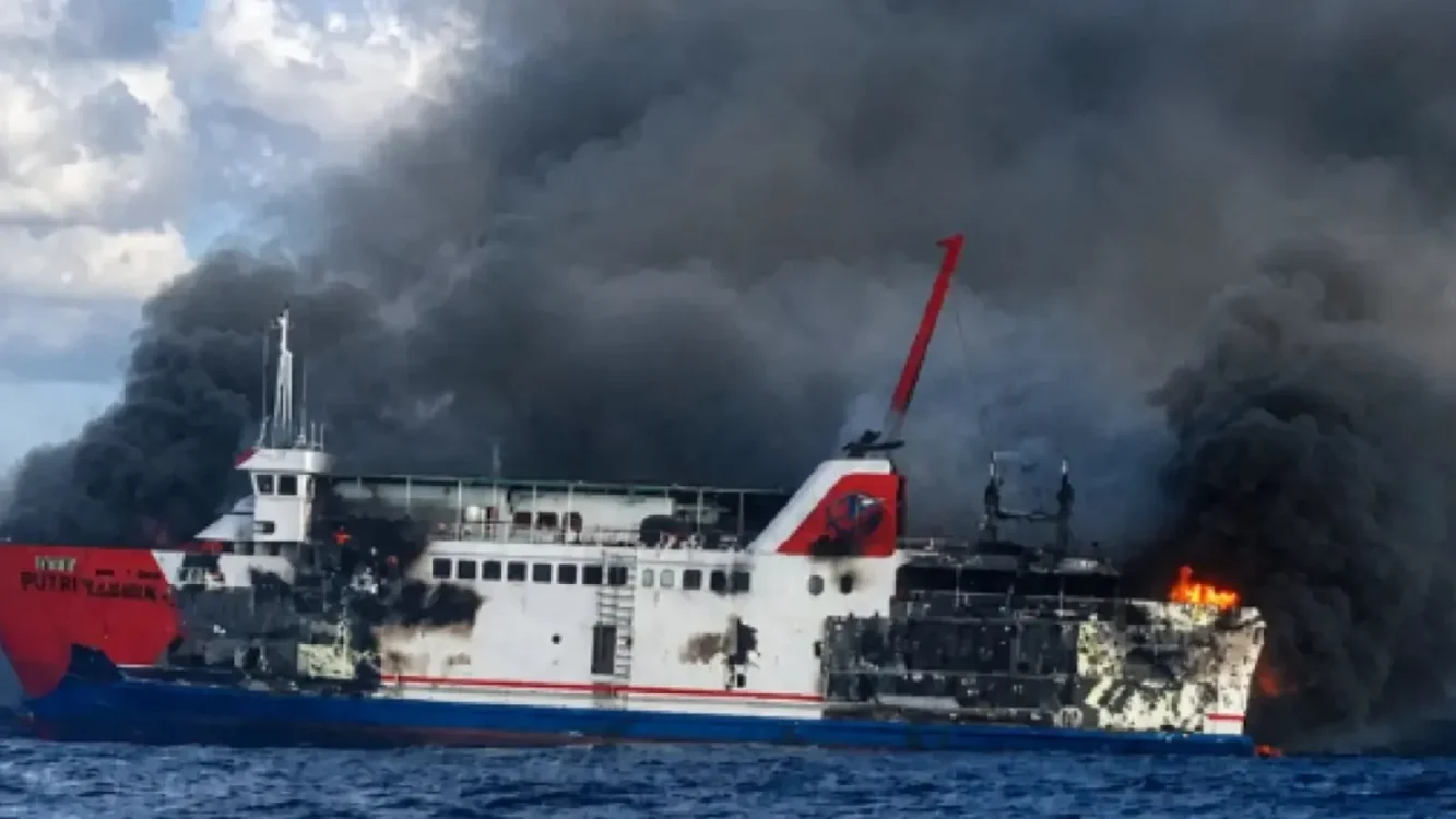 KMP Putri Yasmin Terbakar Rute Padangbai-Lembar, 131 Orang Tercatat dalam Dokumen Pelayaran