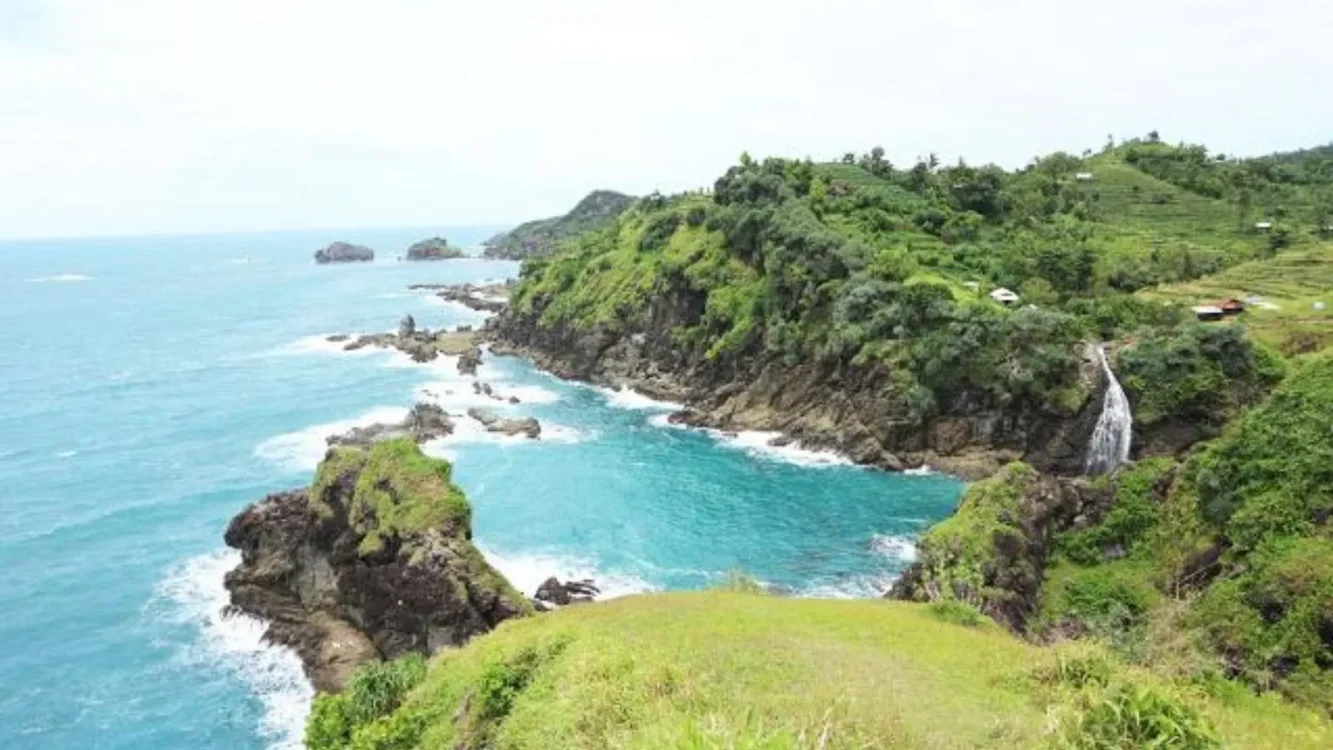 Liburan ke Bukit Pengilon Gunung Kidul, Bisa Menikmati Sunrise hingga Sunset dari Savana
