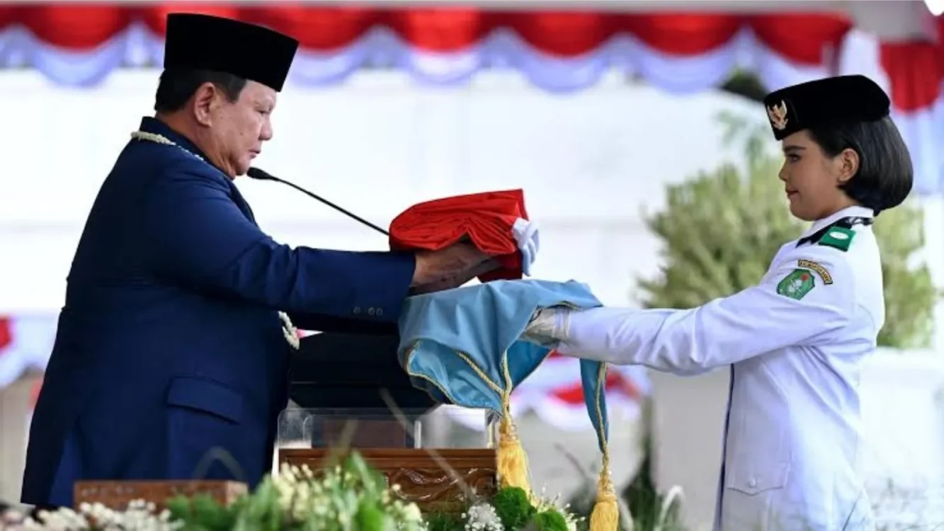 Momen Hangat Prabowo Bertemu Petugas HUT RI ke-81