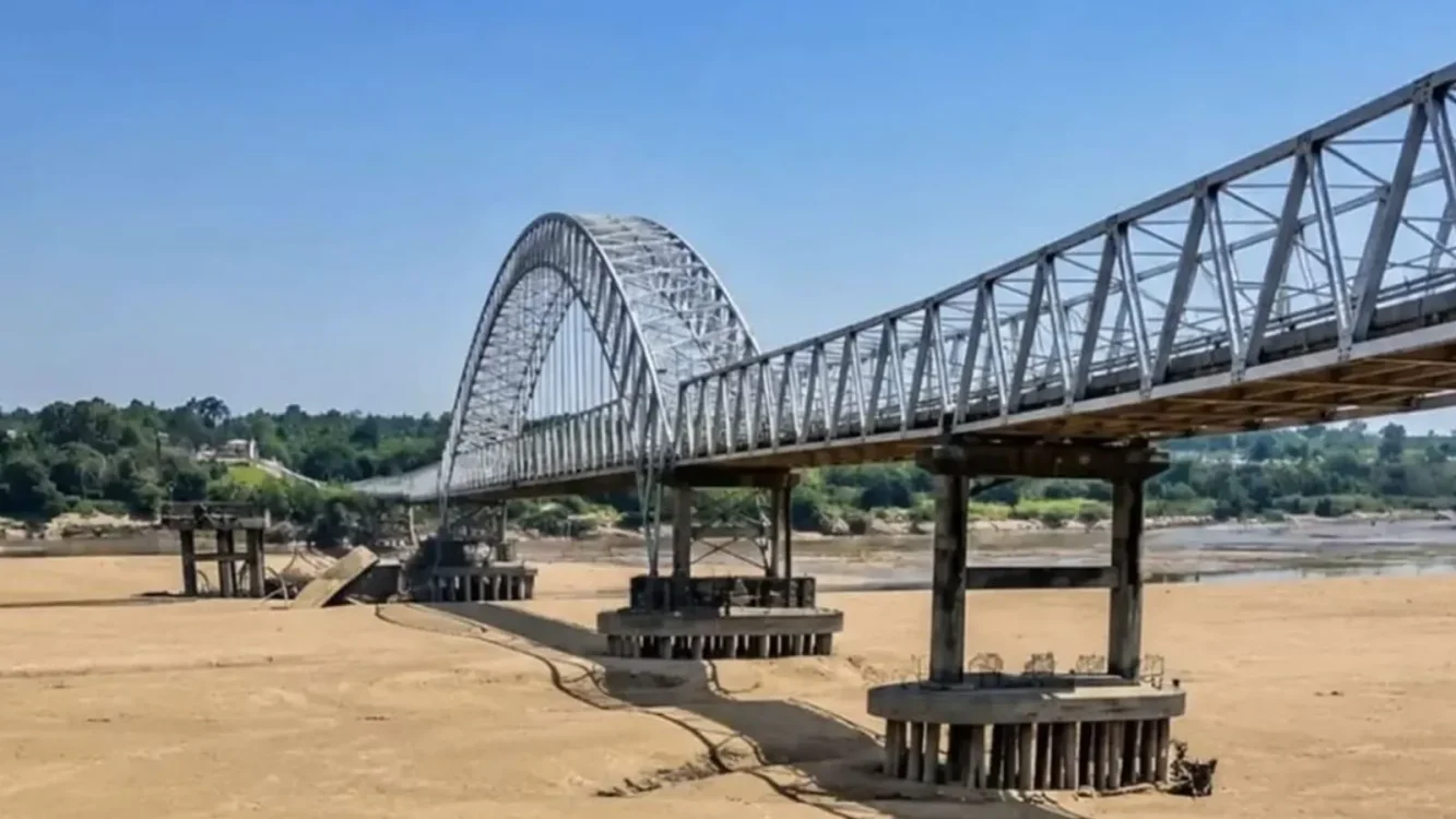 Sungai Barito Surut Akibat Kemarau
