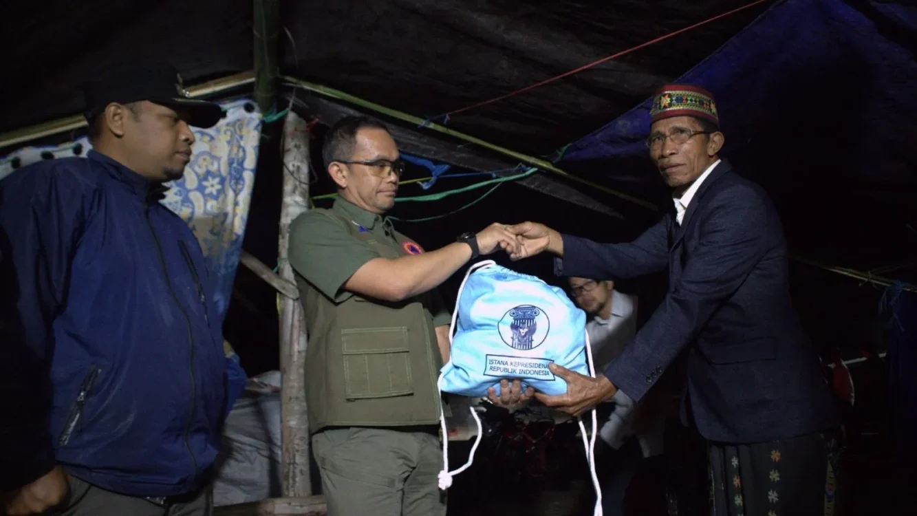 Trauma Gempa Susulan, Warga Nusa Tenggara Timur Masih Bertahan di Tenda Pengungsian
