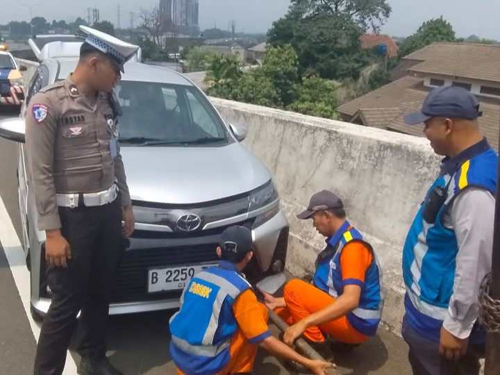 Aksi Humanis PJR BORR-Bocimi, Bantu Evakuasi Avanza yang Alami Gangguan Kopling