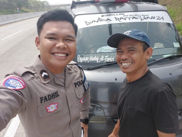 Aksi Humanis PJR BORR-Bocimi, Bantu Pengemudi Pick Up hingga Edukasi Lalin di Tol Bocimi
