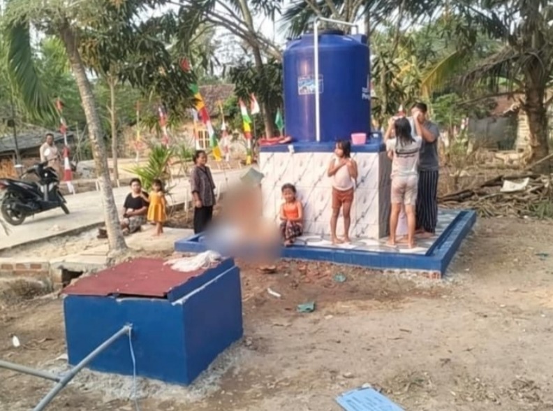 Atasi Kekurangan Air Bersih, Polri Beri Bantuan Sumur Bor Di Desa Labuhan Permai