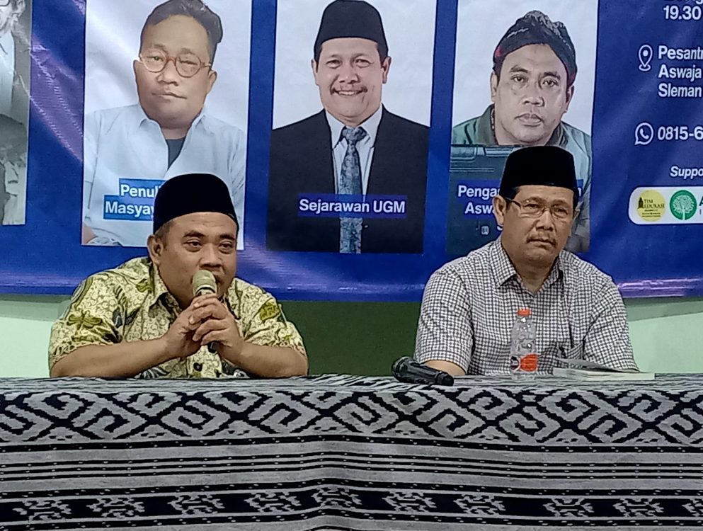 : Pemahaman sejarah secara kritis terhadap perjuangan kolektif ulama dan santri merupakan pilar penting dalam merawat kesadaran kebangsaan serta memperkokoh kedaulatan NKRI di era modern. Ponpes Aswaja Mlangi selenggarakan bedah buku sejarah, Selasa (25/8/2026).