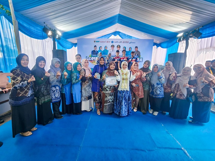 : Penghargaan Juara Harapan 3 Kategori Menu Balita untuk perwakilan Banjarbaru. Foto: Mc.Banjarbaru