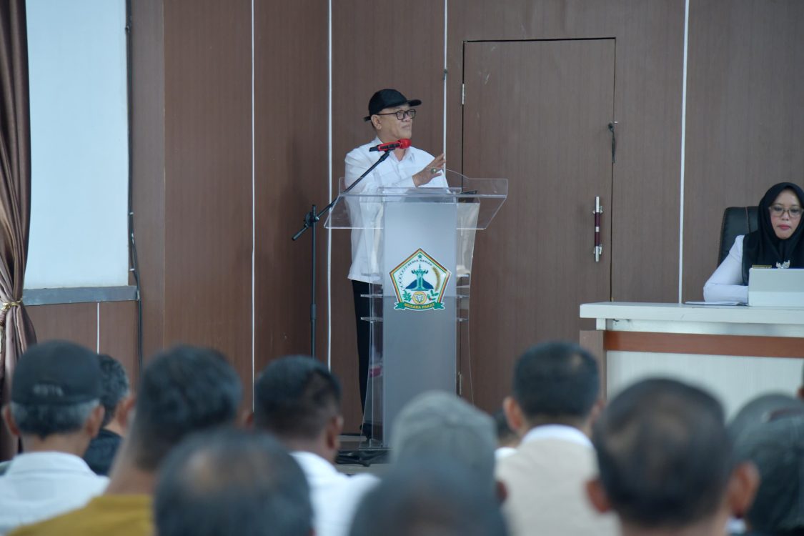 : Program tersebut disosialisasikan di Aula Setdakab Bener Meriah, Rabu (5/8/2026), dan dibuka langsung oleh Bupati Bener Meriah, H. Tagore Abubakar. Kegiatan itu dihadiri jajaran pemerintah daerah, Dinas Pertanian dan Pangan, Forum Konservasi Leuser (FKL), PT Asia Cocoa Indonesia, para camat, penyuluh pertanian, hingga kelompok tani.