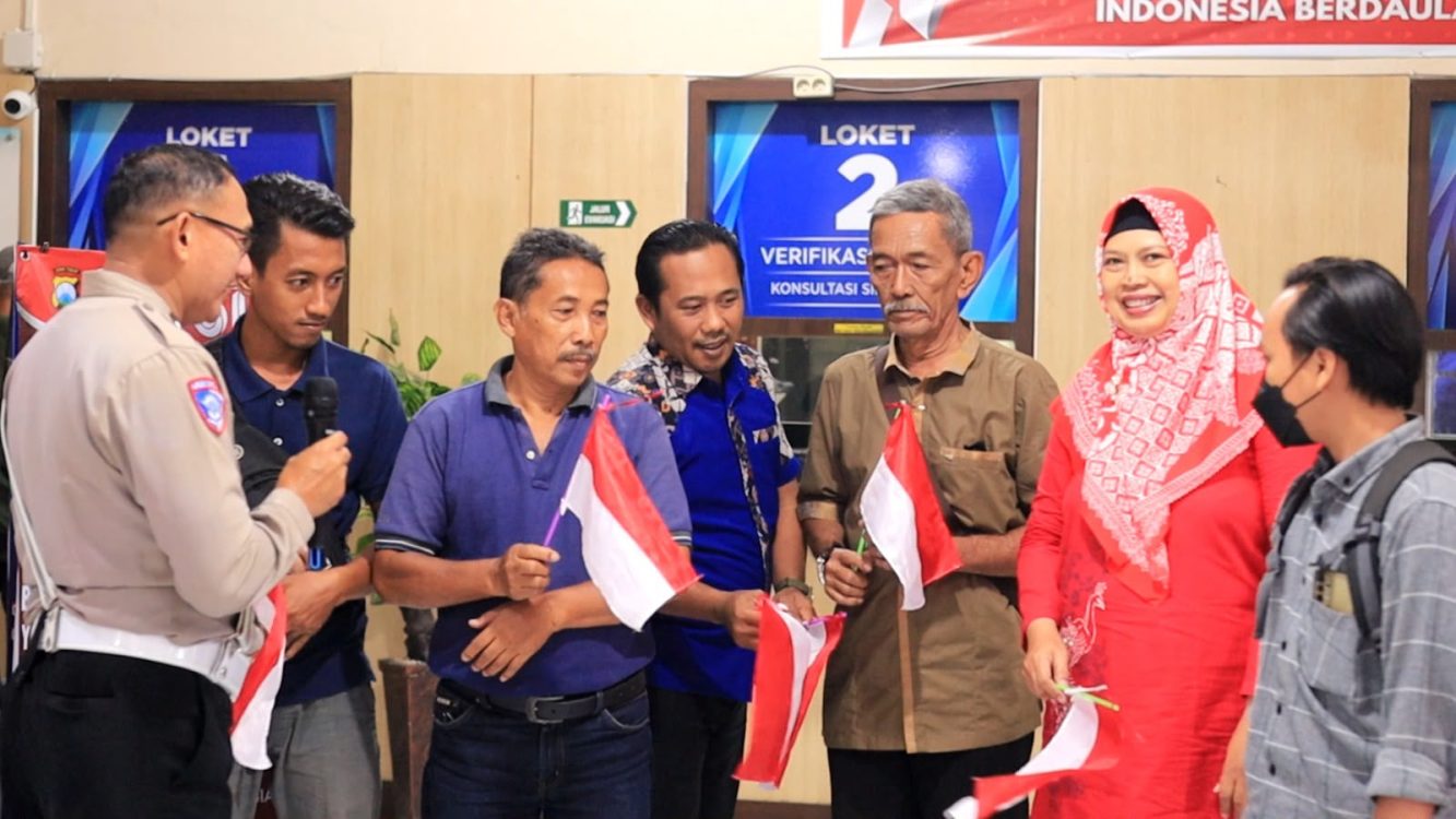 Bikin Senyum! 17 Warga Gresik yang Lahir 17 Agustus Dapat SIM Gratis