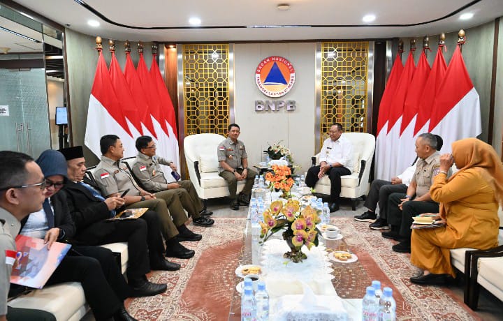 : Gubernur Gorontalo Gusnar Ismail bertemu dengan Kepala BNPB Suharyanto di Jakarta, Senin (10/8/2026). (Foto : Zakir)