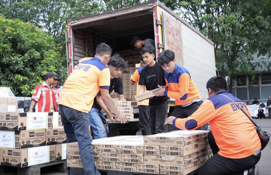 : Bantuan logistik spesifik untuk perempuan dan anak terdampak gempa bumi di NTT yang diserahkan oleh Kemen PPPA yang berkolaborasi dengan mitra pembangunan di Pos Dukungan Logistik Nasional Penanggulangan Darurat Bencana (PDB) Gempabumi NTT, Halim Perdanakusuma, Jakarta, Minggu (23/8/2026). (Dok. BNPB).