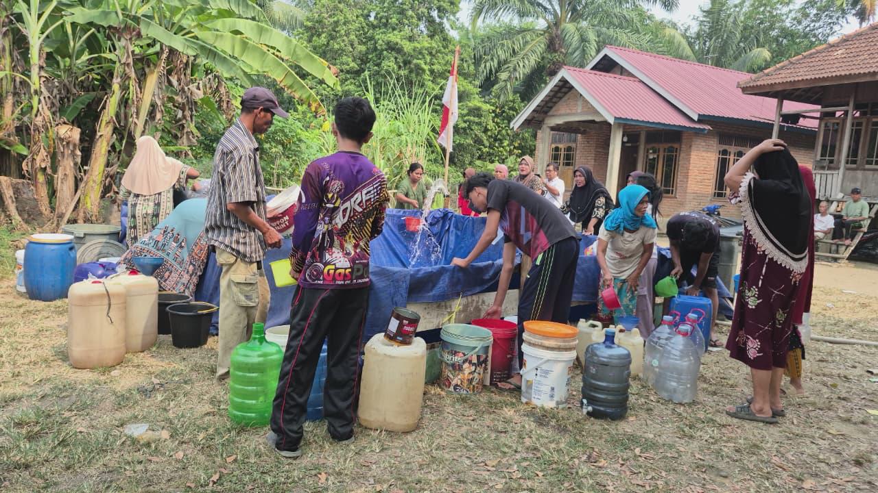 Brimob Jambi Peduli, Salurkan Air Bersih untuk Warga Terdampak Kekeringan