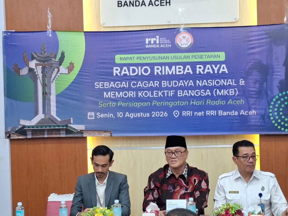 : BUpati Bener Meriah, Tagore Abubakar saat menghadiri rapat penyusunan usulan penetapan Radio Rimba Raya sebagai cagar budaya nasional dan memori kolektif bangsa serta persiapan peringatan Hari Radio Nasional Aceh di Kantor KPI Aceh, Kota Banda Aceh, Senin (10/8/2026).