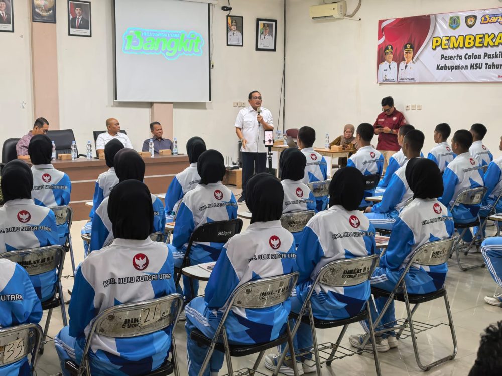 : Bupati HSU Sahrujani menjadi narasumber dalam kegiatan pembekalan Paskibraka yang berlangsung di Aula Badan Kepegawaian dan Pengembangan Sumber Daya Manusia (BKPSDM) HSU, Rabu (5/8/2026).