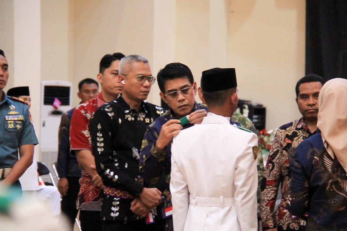 : Detik-detik sakral pengibaran bendera kemerdekanaaan kini berada di pundak para pemuda-pemudi pilihan terbaik daerah. Bupati Parigi Moutong resmi mengukuhkan 40 anggota Paskibraka tahun 2026, Minggu (16/8/2026).