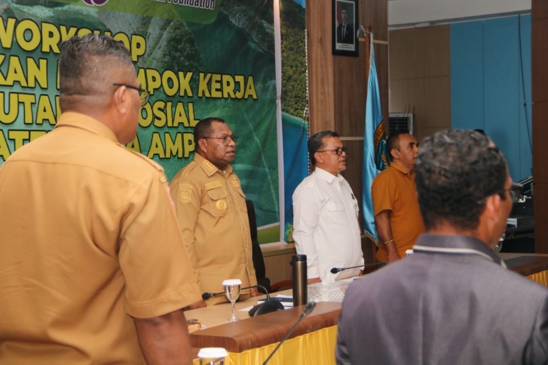 : Bupati Raja Ampat, Orideko I. Burdam, membuka Workshop Pembentukan Kelompok Kerja Percepatan Perhutanan Sosial (Pokja PPS) Kabupaten Raja Ampat di Aula Wayag Kantor Bupati Raja Ampat, Waisai, Selasa (11/8/2026)/ (MC Raja Ampat/Sarkasi Liau)