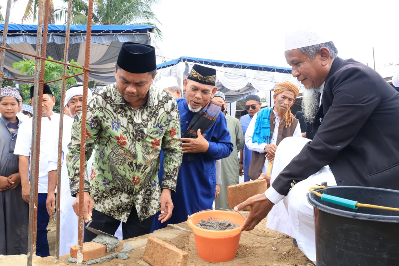 : Bupati Serdang Bedagai (Sergai) Darma Wijaya saat menghadiri peletakan batu pertama Masjid Janatul Firdaus di Kecamatan Sei Rampah, Minggu (2/8/2026)/ MC Sergai.