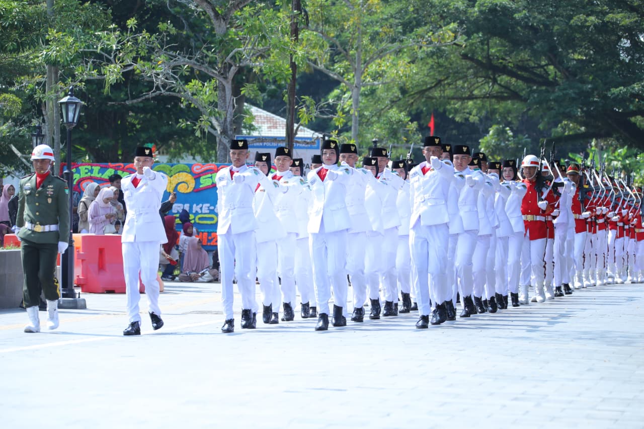: Pasukan Pengibar Bendera Sang Merah Putih di Kota Siak Sri Indarpura, Senin (17/8/2026)/ (Alonk MC Siak)