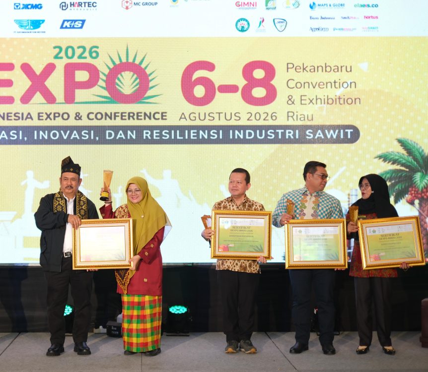 : Bupati Siak Afni Z raih penghargaan SIEXPO Award 2026, di Pekanbaru, Sabtu (8/8/2026) Riki/MC Siak