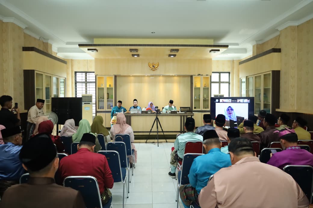 : Bupati Siak, Afni Zulkifli saat memimpin Rapat Pengarahan dan Konsolidasi Revitaslisasi Sekolah di Kantor Dinas Pendidikan Kabupaten Siak, Senin (3/8/2026). Eko/Humas Siak
