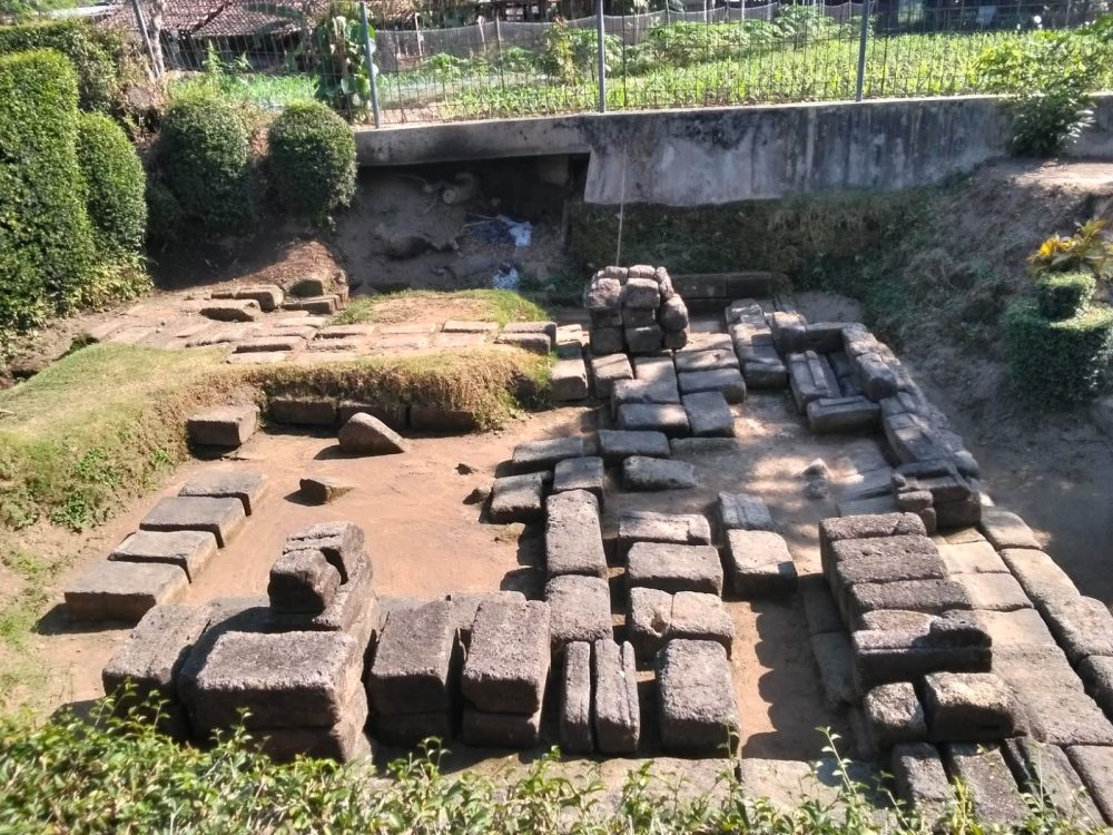 : Tersembunyi di antara hamparan persawahan warga, peninggalan batu putih dari era Mataram Kuno memperkaya khazanah cagar budaya daerah. Candi Klodangan di Kapanewon Berbah terus dirawat sebagai warisan sejarah penting di Kabupaten Sleman, Rabu (12/8/2026).