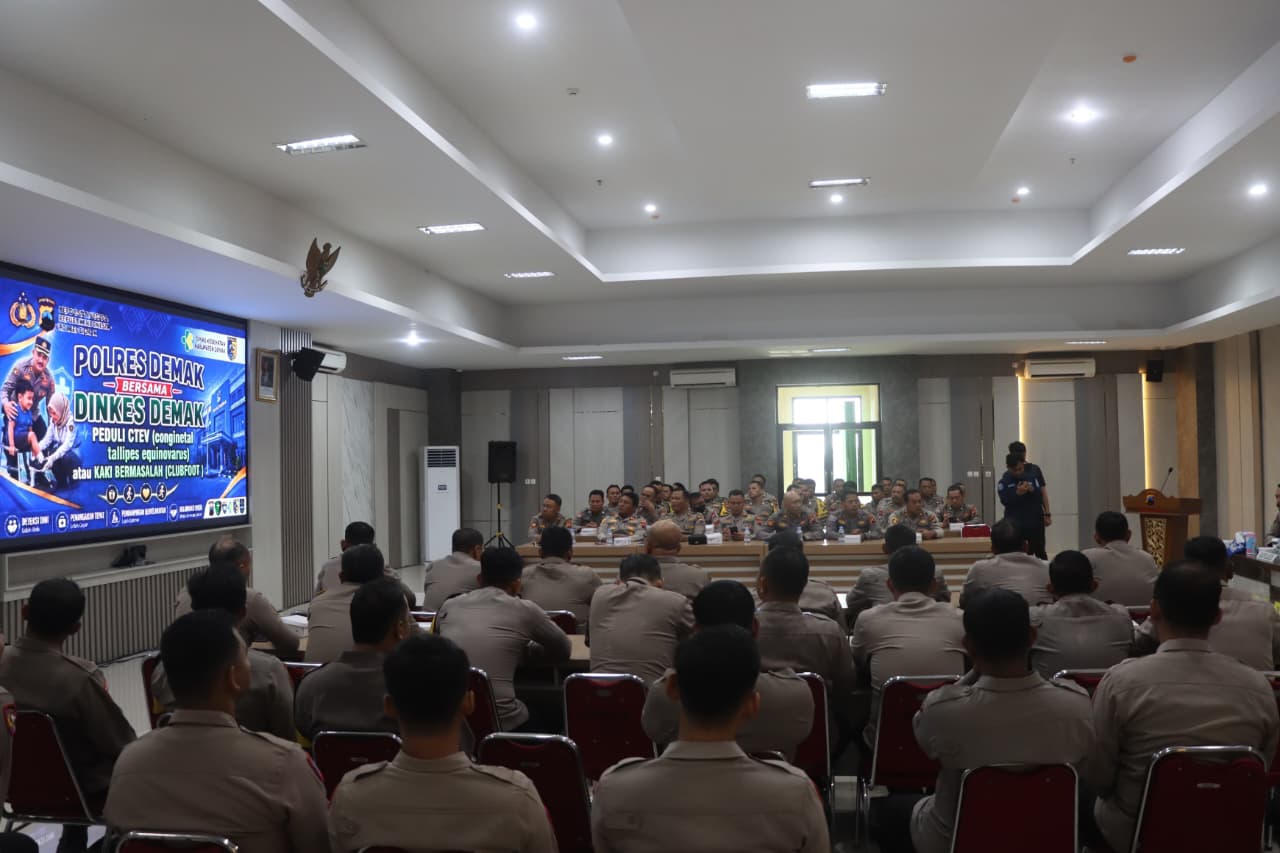 : Pemerintah Kabupaten Demak terus memperkuat upaya deteksi dan penanganan dini kelainan kaki pada anak atau Congenital Talipes Equinovarus (CTEV). Upaya tersebut dilakukan melalui sinergi antara Dinas Kesehatan Kabupaten Demak, Polres Demak, tenaga kesehatan, pemerintah desa, serta berbagai unsur masyarakat.- Foto: Mc.demak