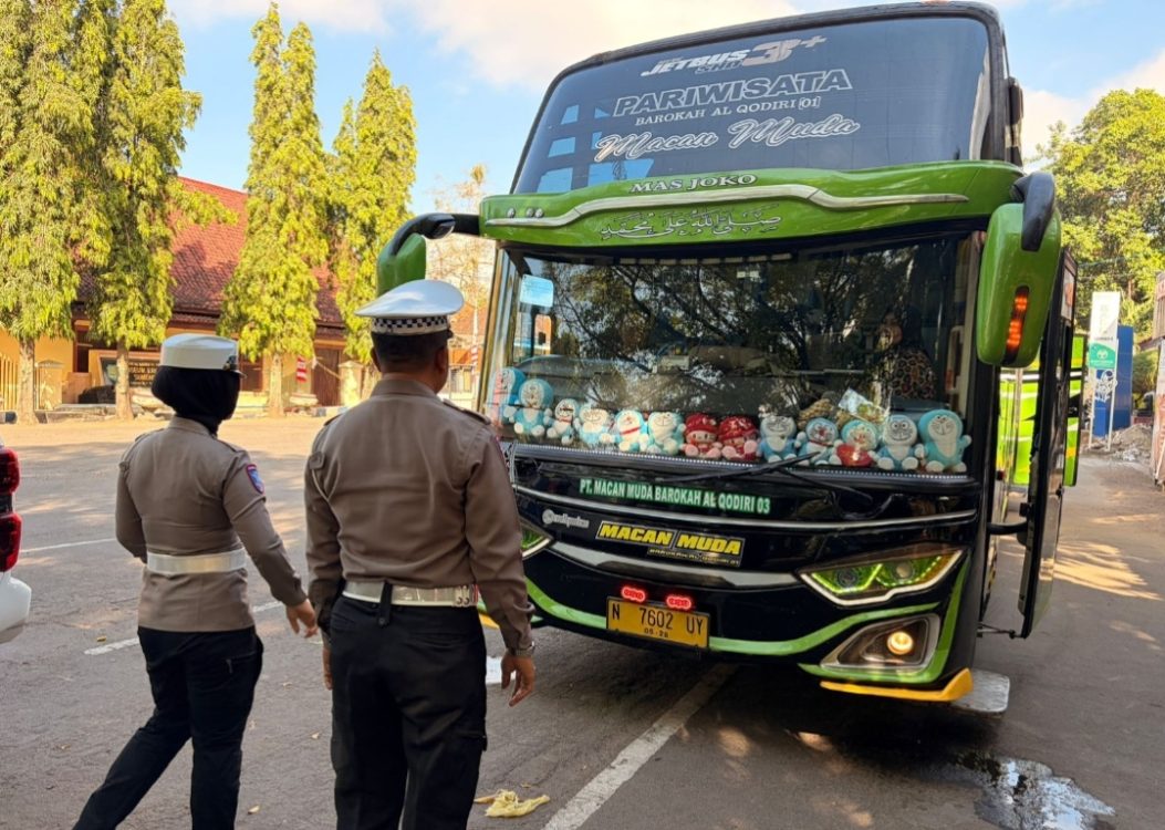 Cegah Kecelakaan Wisatawan, Satlantas Sumenep Periksa Kelaikan Bus Wisata