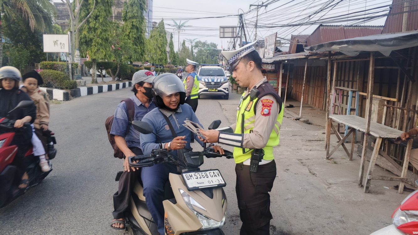 Cegah Pelanggaran dan Kecelakaan Lalin, Satlantas Inhil Jaga Arus Pagi di 5 Titik Rawan Padat Tembilahan
