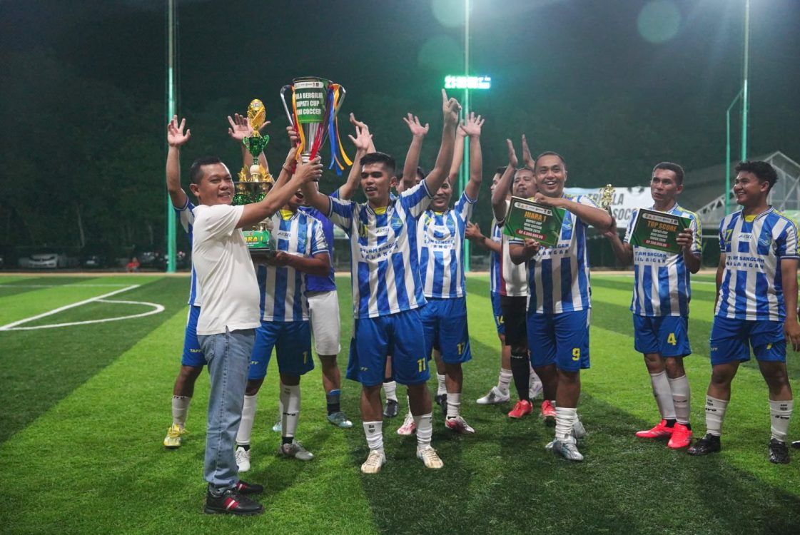 : PDAM Balangan keluar sebagai juara Turnamen Mini Soccer Bupati Cup setelah mengalahkan PGRI dengan skor 6-2 pada laga final di Lapangan Trivela Mini Soccer, Kecamatan Paringin Selatan, Sabtu (15/8/2026). - Foto: Mc.Balangan
