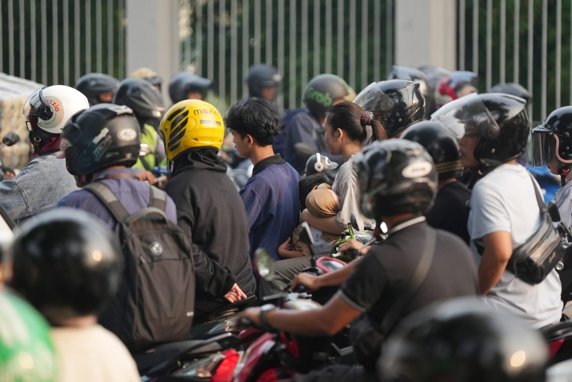 “Cuma Dekat”, Alasan Lama yang Tak Pernah Berubah