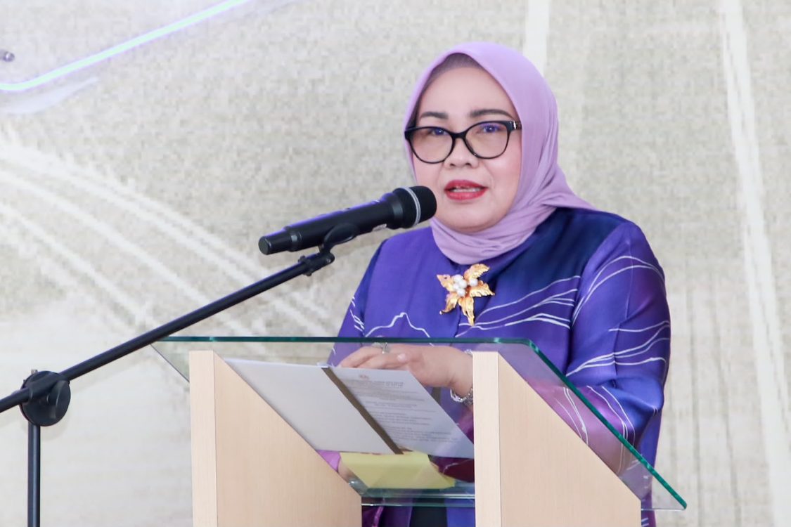 : Ketua Dewan Kerajinan Nasional Daerah (Dekranasda) Kota Batam, Erlita Amsakar, membuka pelatihan desain fesyen di Gedung Dekranasda Kota Batam, Selasa (18/8/2026). HUMAS DISKOMINFO BATAM / NOVRI MULYADI