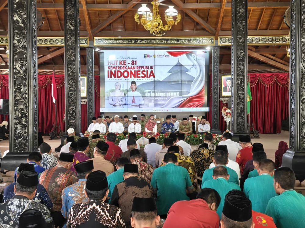 : Selamatan dan Doa dalam rangka Hari Ulang Tahun (HUT) ke-81 Kemerdekaan Republik Indonesia tingkat Kabupaten Demak berlangsung khidmat di Pendopo Satya Bhakti Praja, Jumat siang (14/8/2026) - Foto: Mc.Demak.