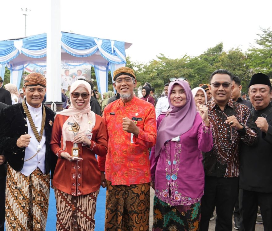: Pemerintah Kabupaten Demak mendapatkan apresiasi pemanfaatan Indeks Daya Saing Daerah (IDSD) dari Pemerintah Provinsi Jawa Tengah, yang diserahkan pada hari ini, Rabu (19/8/2026) di Alun-Alun Boyolali.