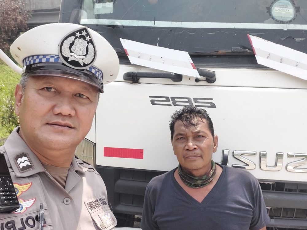 Demi Keselamatan, PJR BORR-Bocimi Imbau Pengemudi Truk Tak Istirahat di Bahu Tol