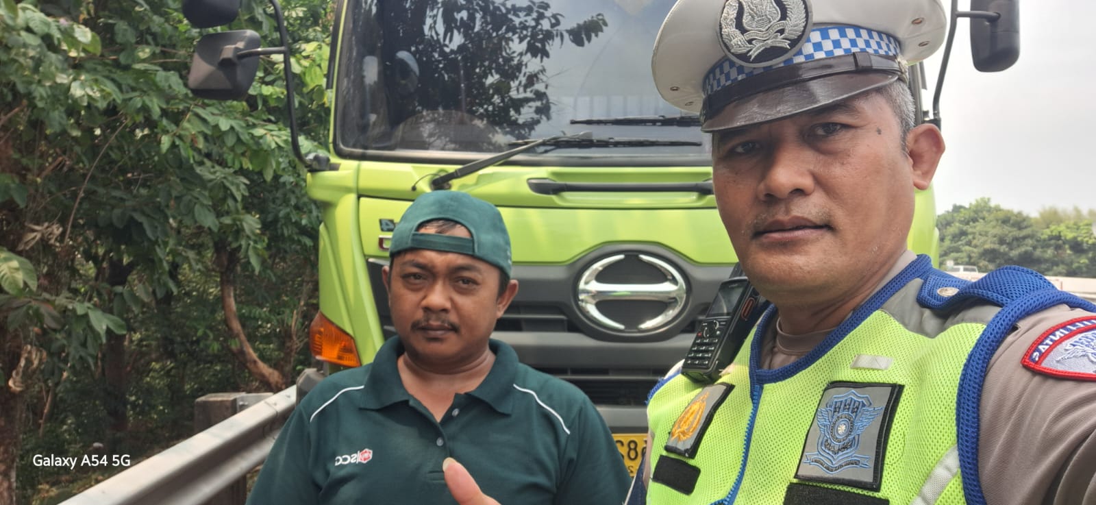 Demi Keselamatan, Polantas KARIB PJR Minta Sopir Truk Tak Sembarangan Berhenti di Tol Bocimi