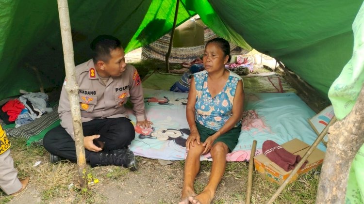 Di Bawah Tenda Darurat, Polri Hadir Menguatkan Penyintas Gempa: Kapolres Mabar Datangi Keluarga Rentan di Golo Tanggar