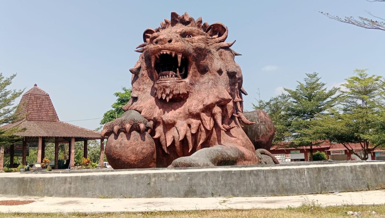 Di Kasembon Dua Singa Penjaga Gerbang Barat Bhumi Arema