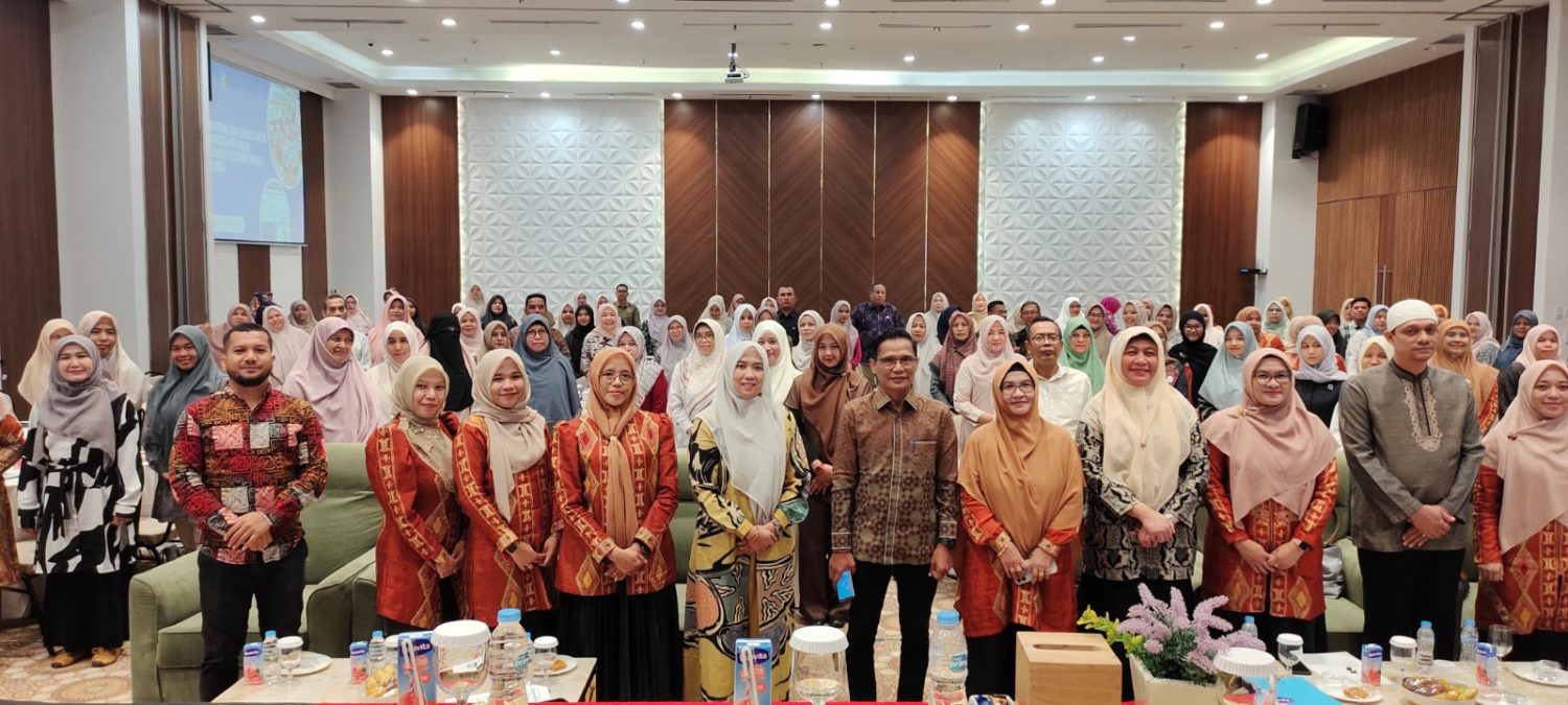 : Sejumlah peserta mengikuti Pertemuan Monitoring dan Evaluasi Kabupaten/Kota dalam Pelayanan Kesehatan dan Gizi Keluarga di Banda Aceh, Senin (10/8/2026). Kegiatan ini membahas penguatan pelayanan kesehatan ibu dan anak serta pencegahan stunting secara berkelanjutan.