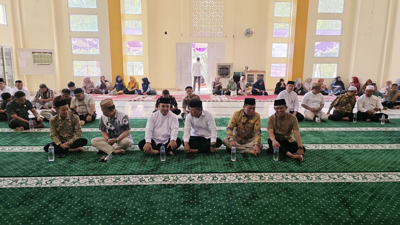 : Peringatan Maulid Nabi Muhammad SAW 1448 Hijriah/2026 Masehi secara sederhana namun penuh makna di masjid kompleks kantor gubernur. (foto Owan)